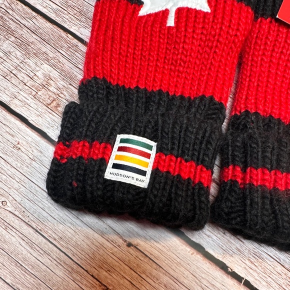 🇨🇦 NWT Hudson’s Bay x Team Canada Red Mittens (S/M) – Olympic Edition - Picture 3 of 8